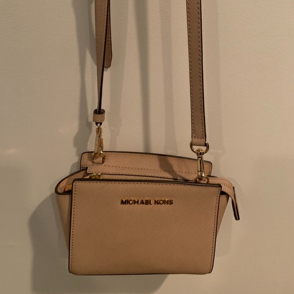 MICHEAL KORS Selma Small Crossbody - Picture 1 of 3
